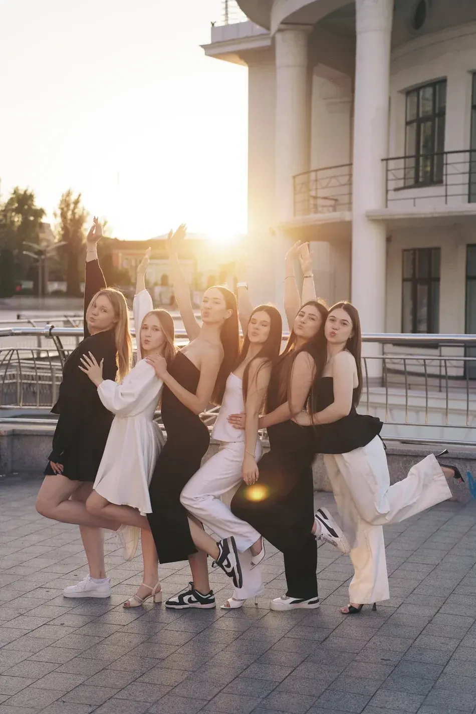 Випускниці на фотосесії на даху